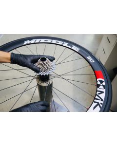 D&eacute;voilage d'une roue et remise en tension des rayons