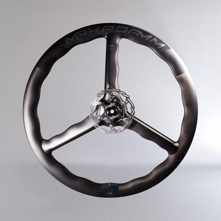 MaKadamm leads xpremium à pneus